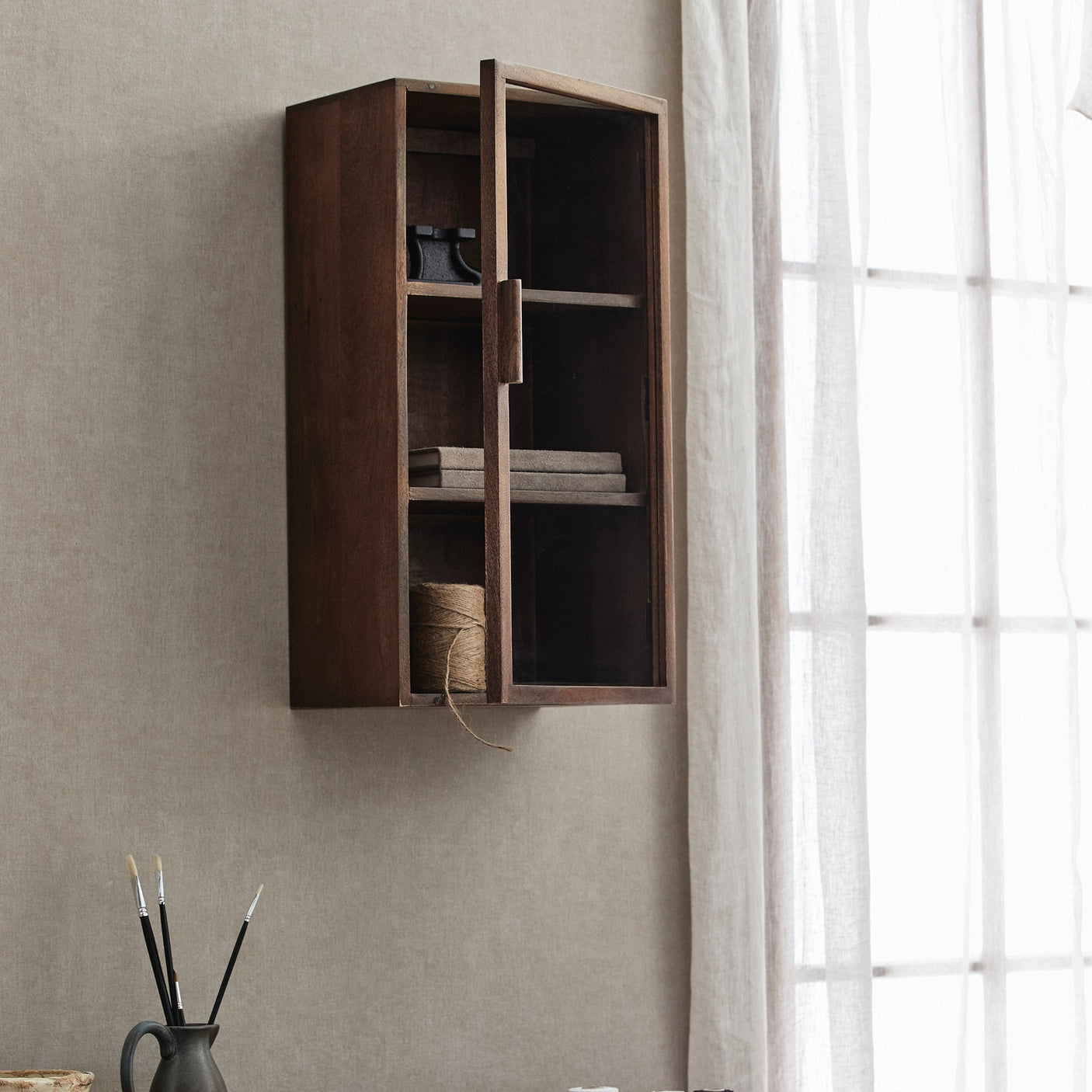 NANGO-vegg med 1 lås - mørkbrun Nordal CABINETS