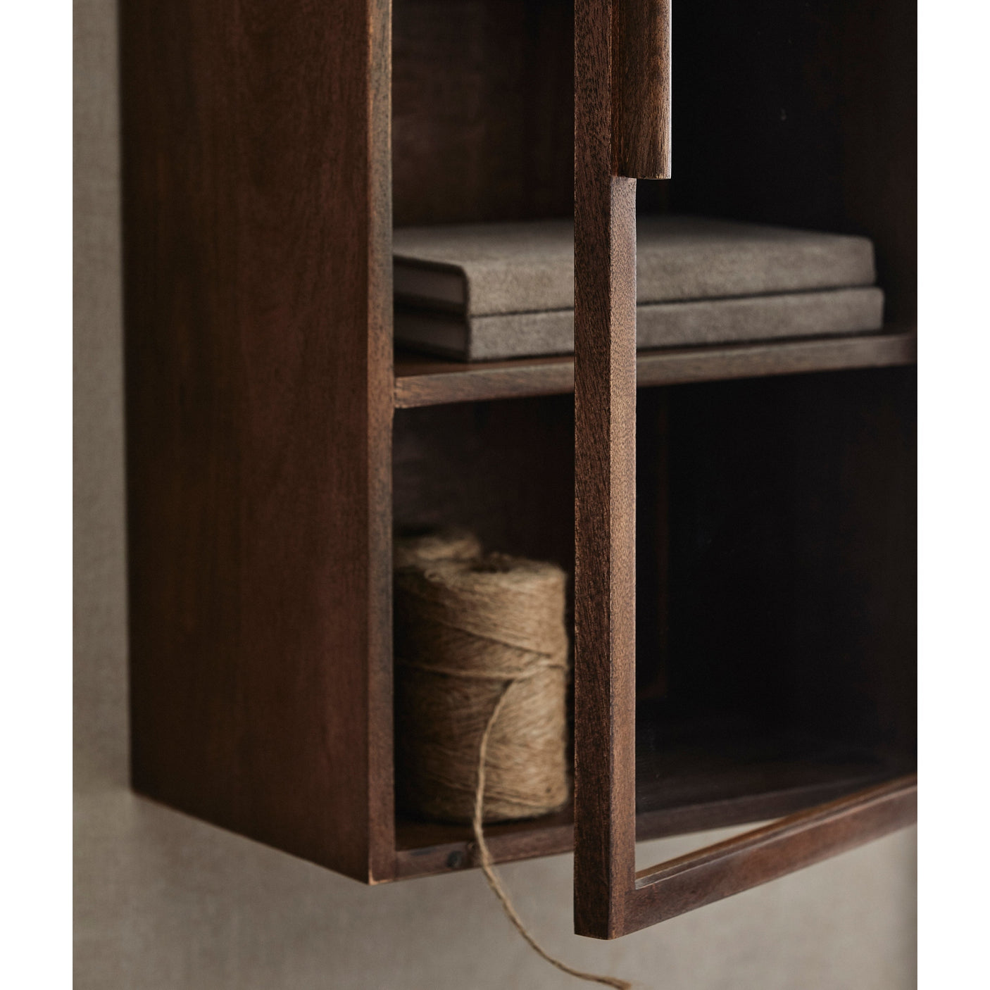 NANGO-vegg med 1 lås - mørkbrun Nordal CABINETS