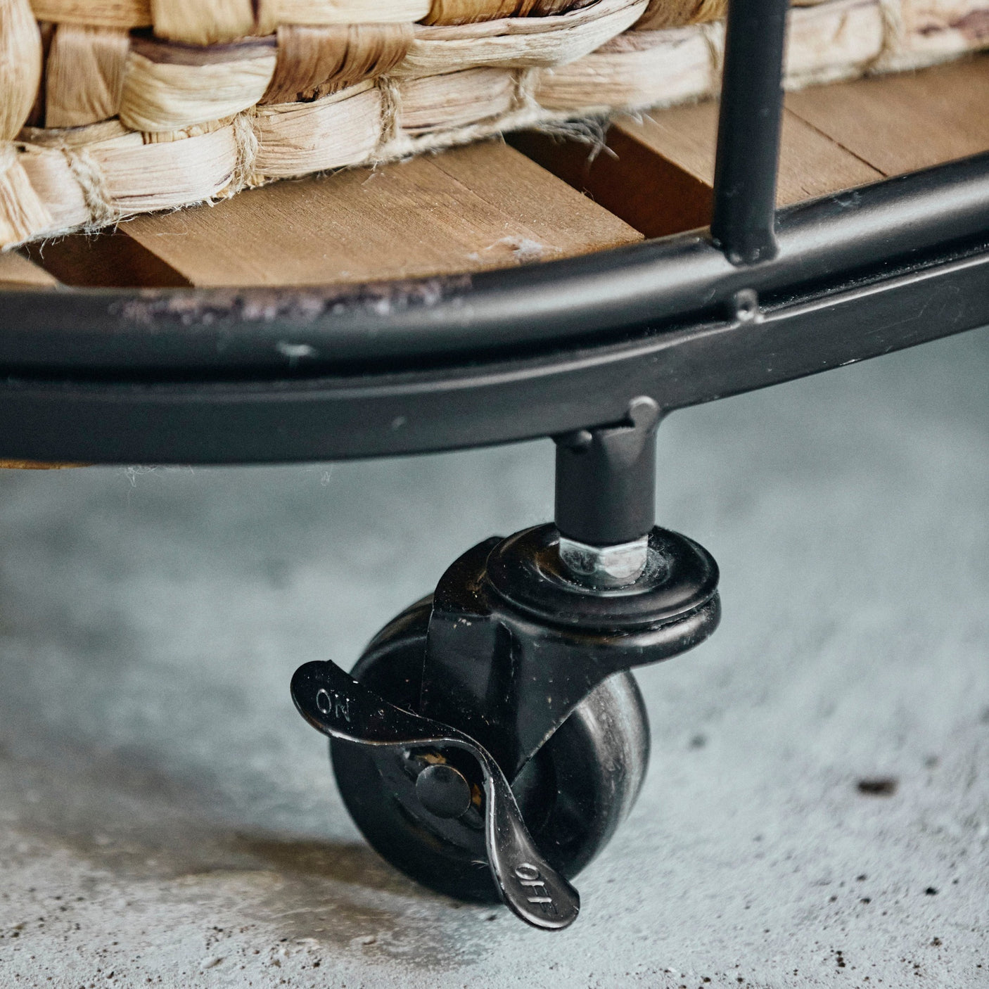 DOWNTOWN trådkurv med hjul - h73 cm - sort Nordal STORAGE