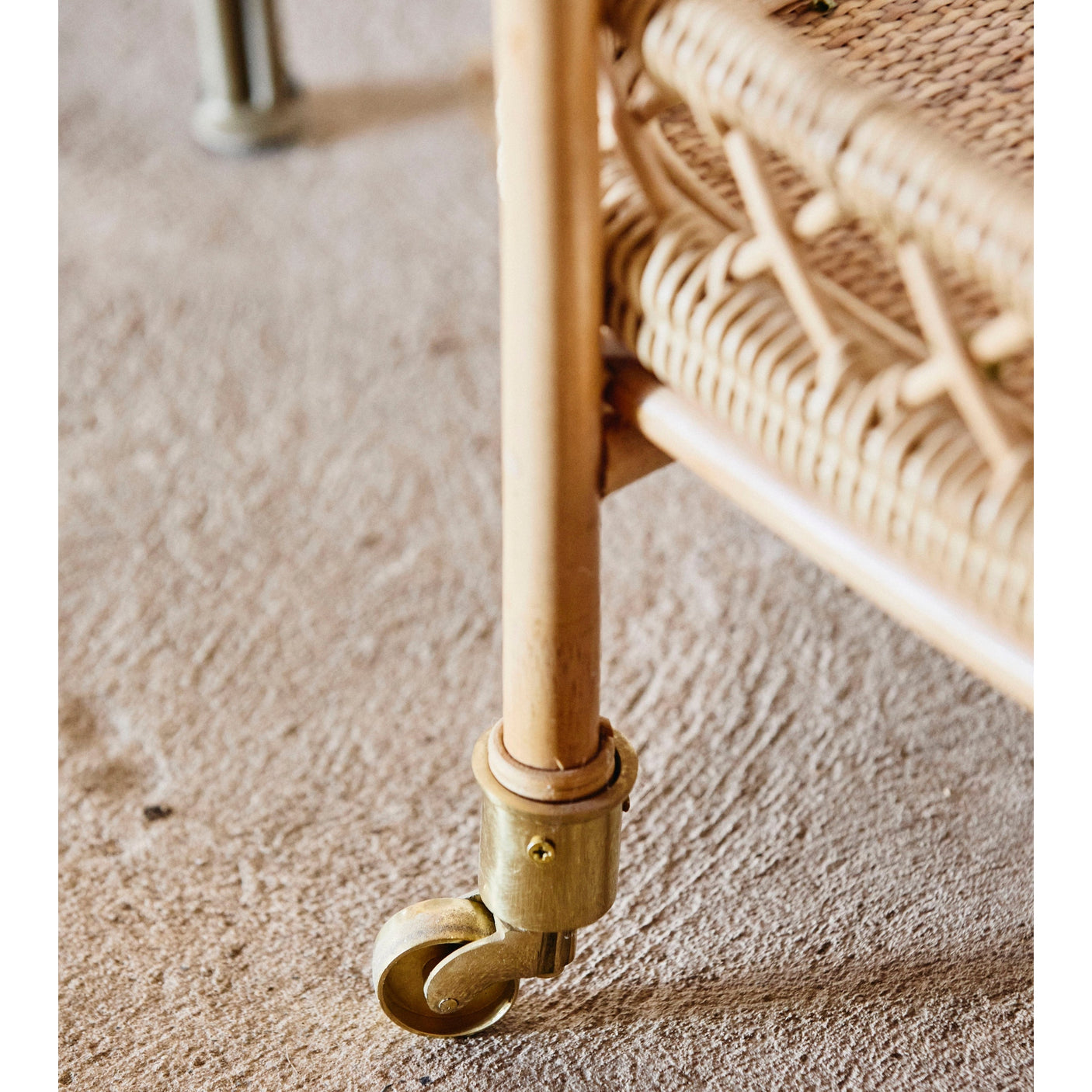 LIRI rullebord i rattan - 62x42 cm - natur Nordal TABLES