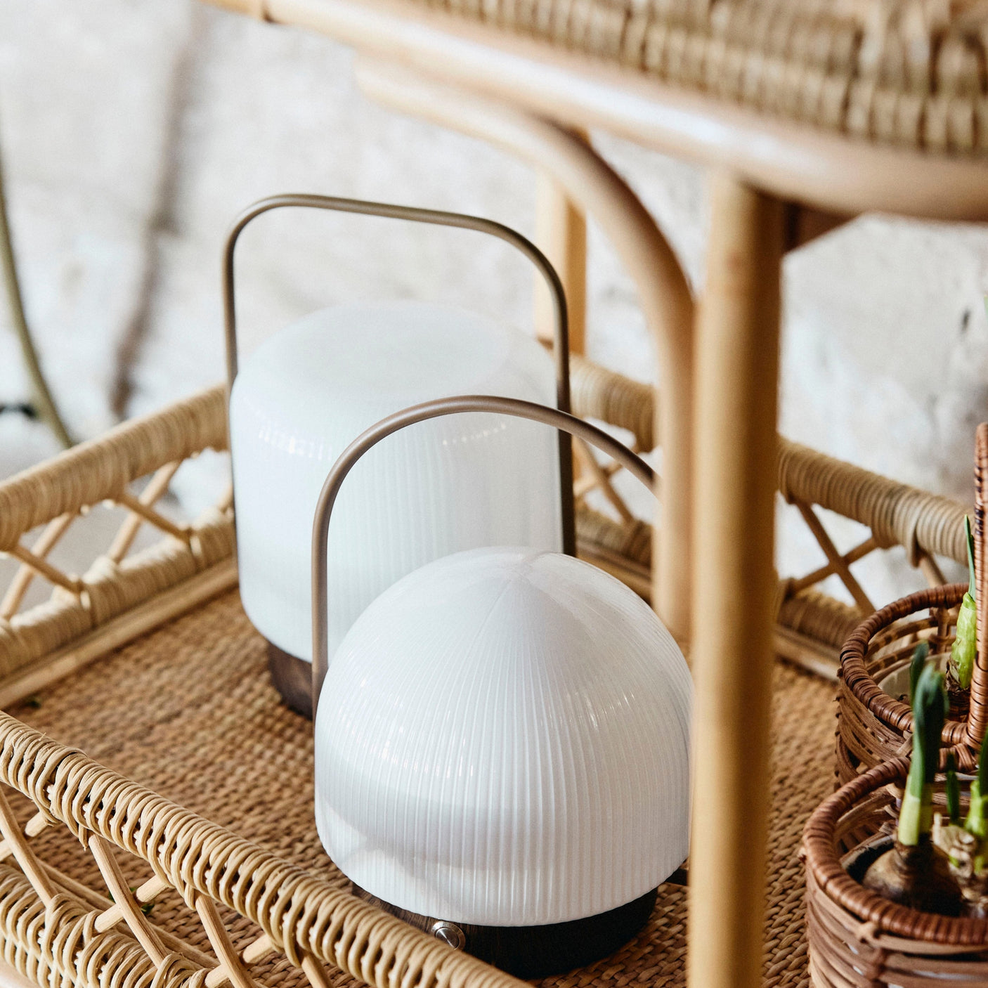 LIRI rullebord i rattan - 62x42 cm - natur Nordal TABLES