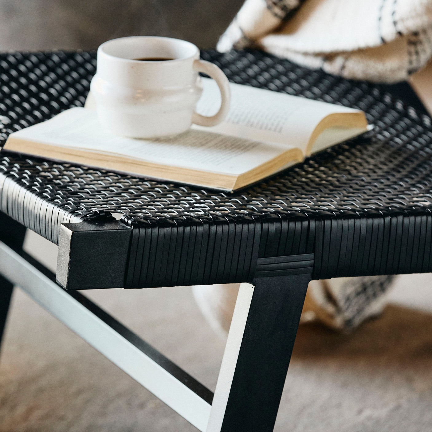 VASAI lounge hagestol i flettet polyrattan - svart Nordal GARDEN FUR