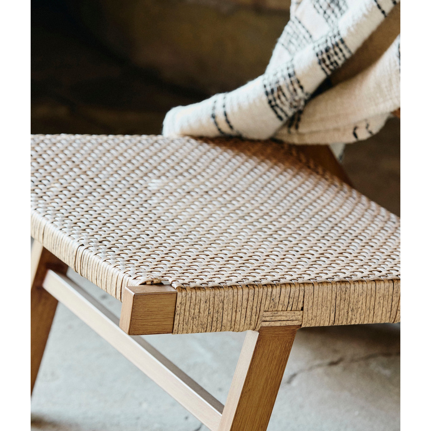 VASAI lounge hagestol i flettet polyrattan - natur Nordal GARDEN FUR