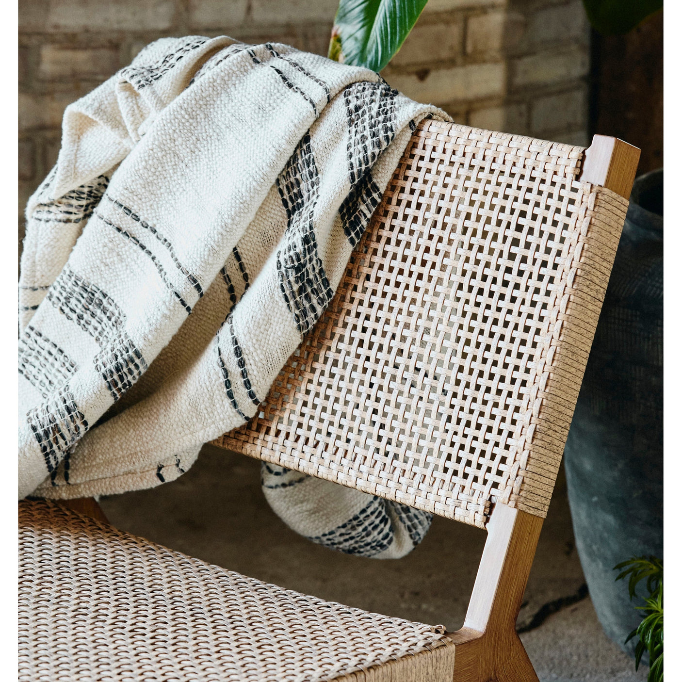 VASAI lounge hagestol i flettet polyrattan - natur Nordal GARDEN FUR