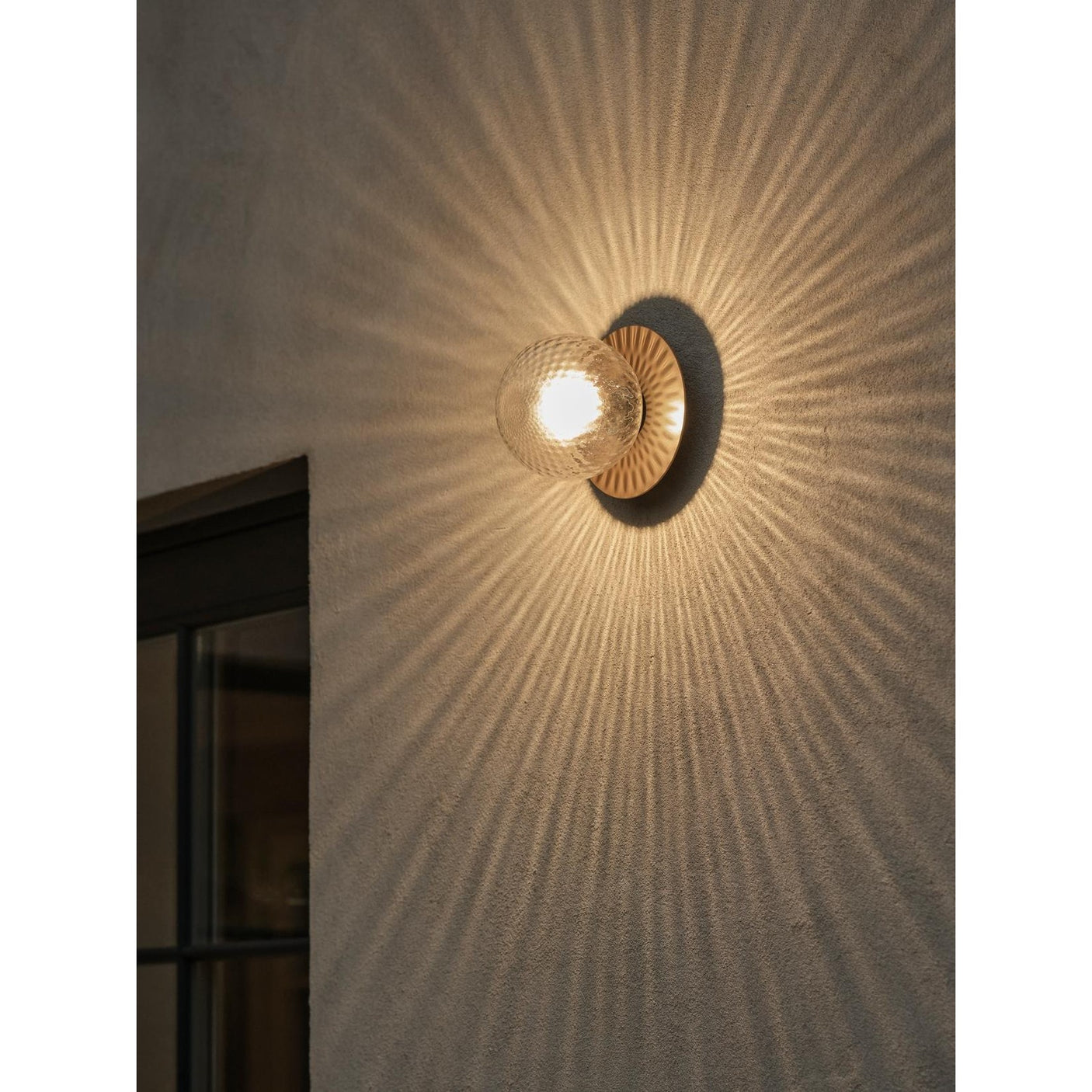 Liila 1 Outdoor Nuura Vegglampe