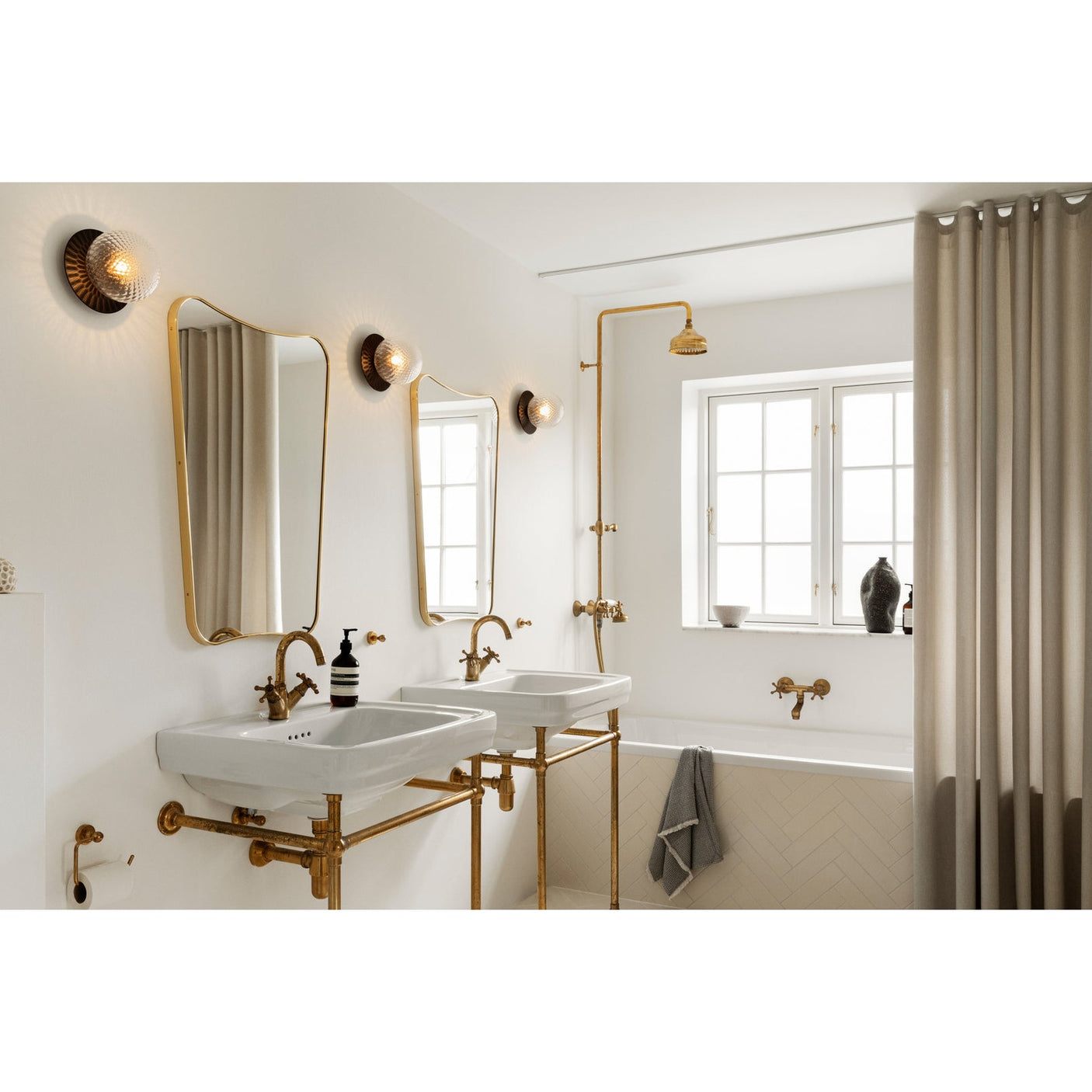 Liila 1 Medium Nuura Taklampe