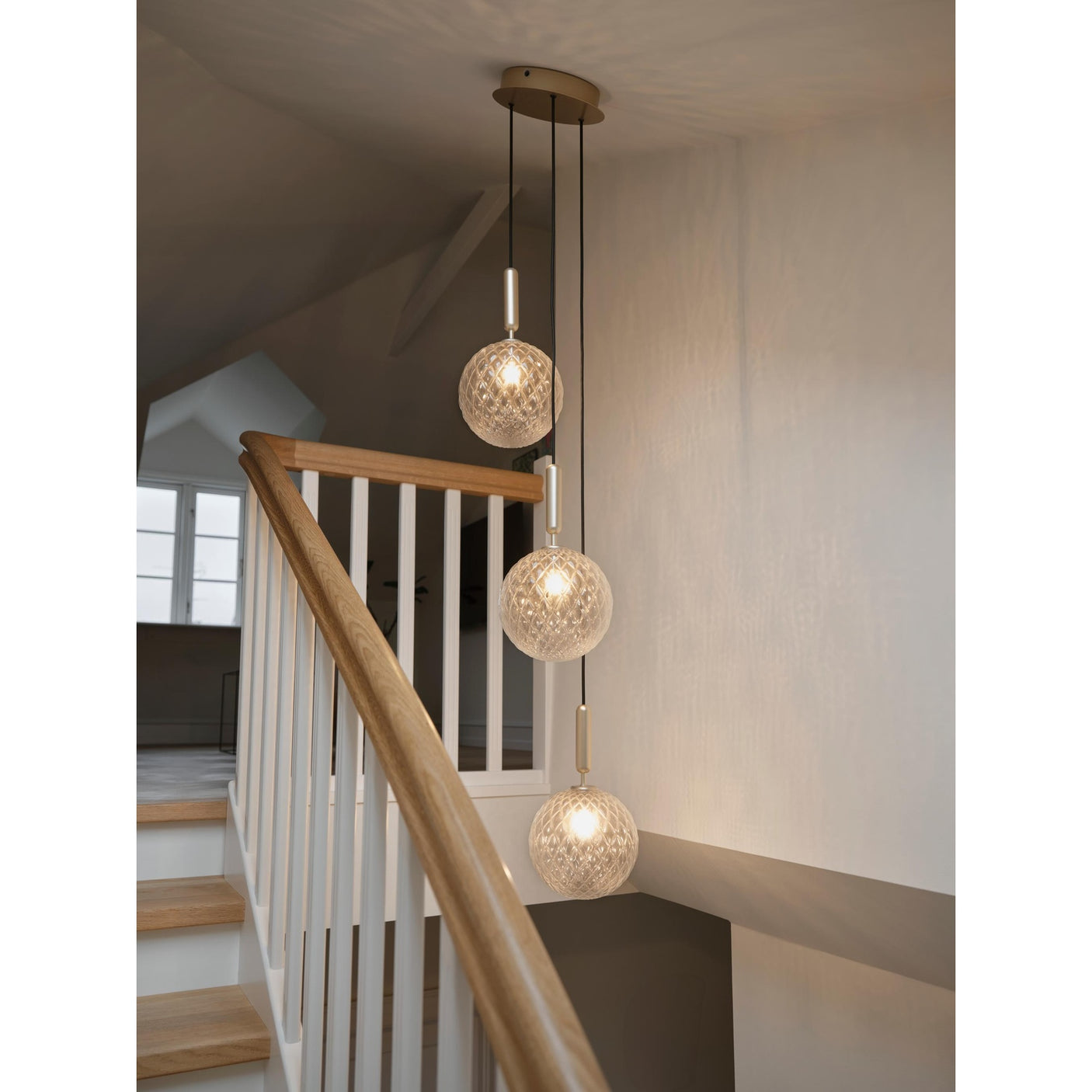 Miira 3 Large Nuura Taklampe