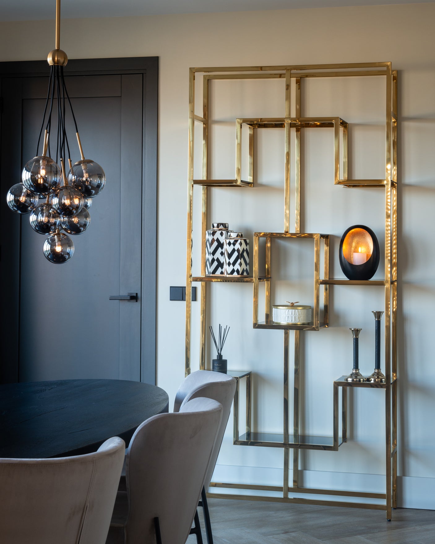 Spisestol Darby i khakifarget fløyel, Richmond Interiors Spisestol