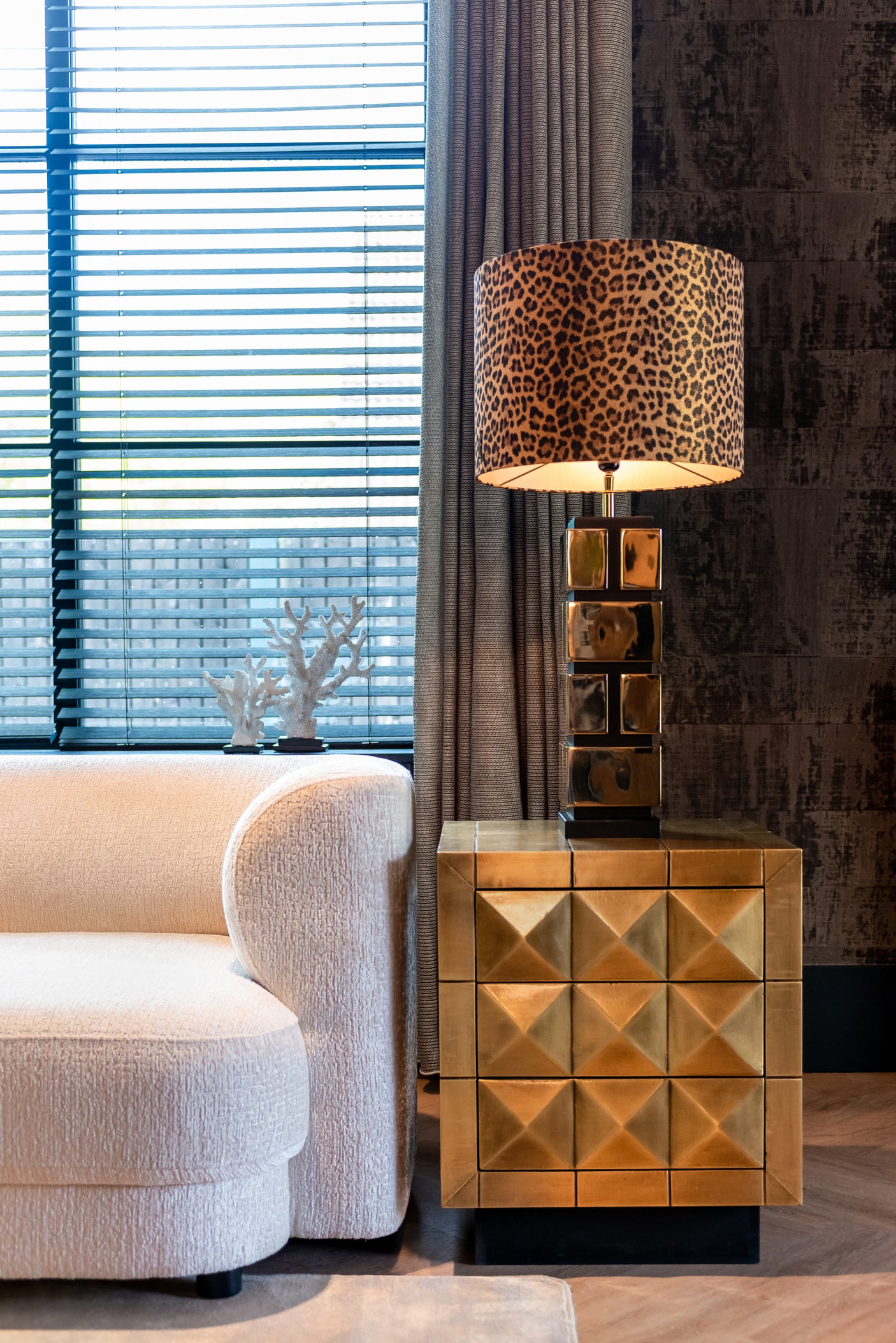 Nattbord Collada børstet gull Richmond Interiors Nattbord