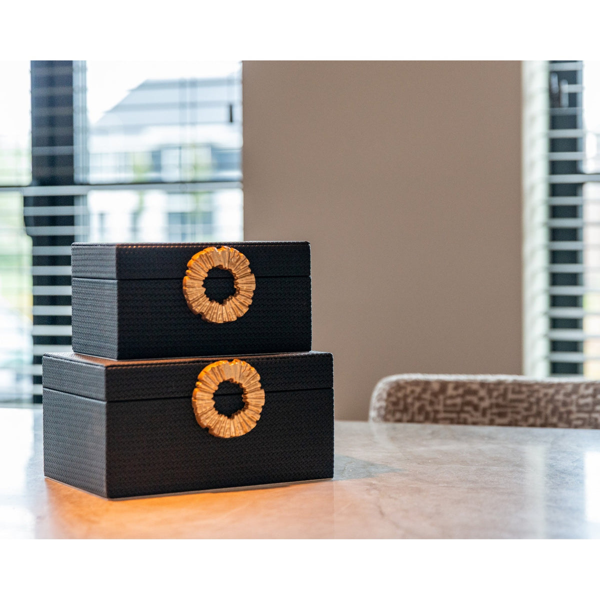 Oppbevaringsboks Amal svart/gull stor Richmond Interiors Oppbevaring
