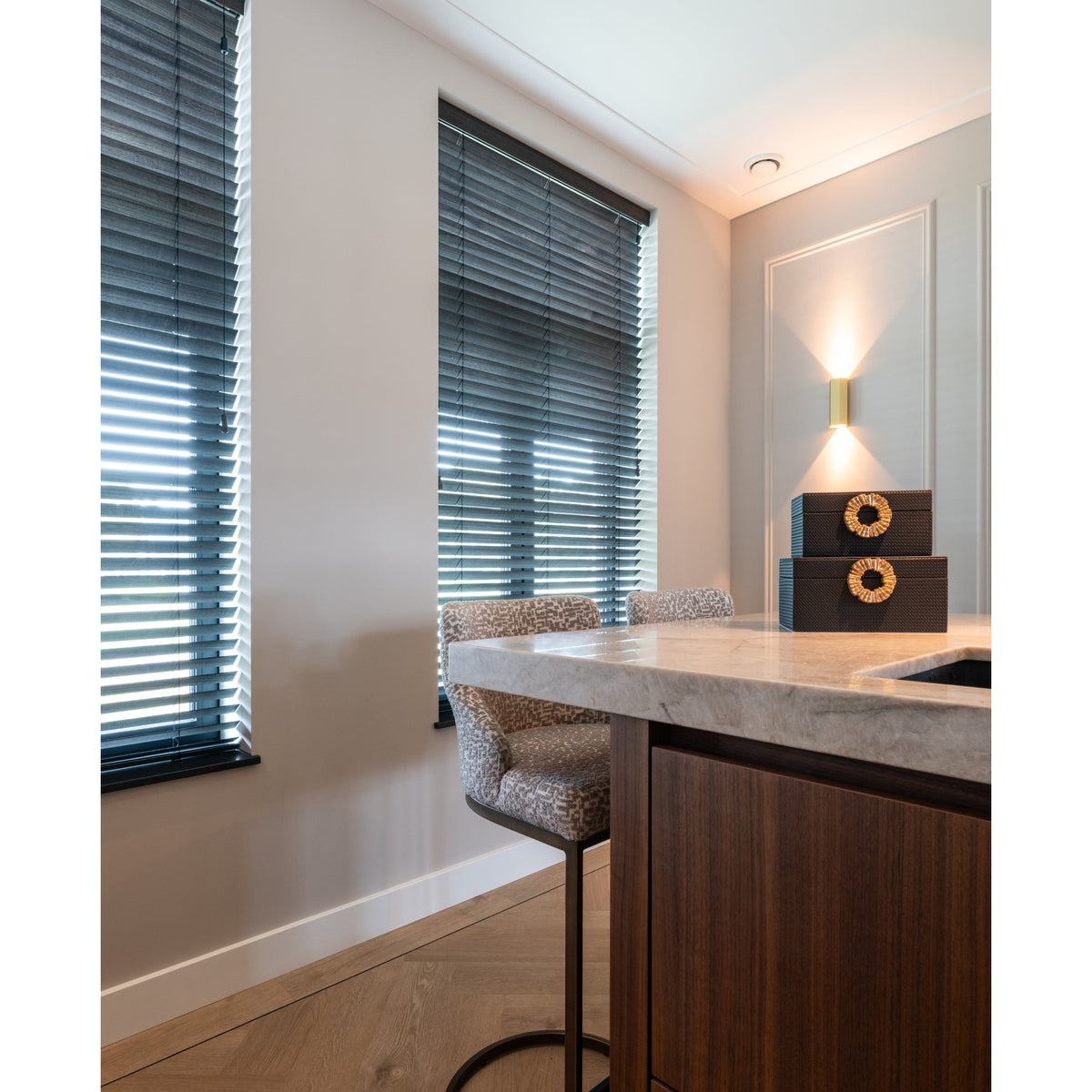 Oppbevaringsboks Amal svart/gull stor Richmond Interiors Oppbevaring