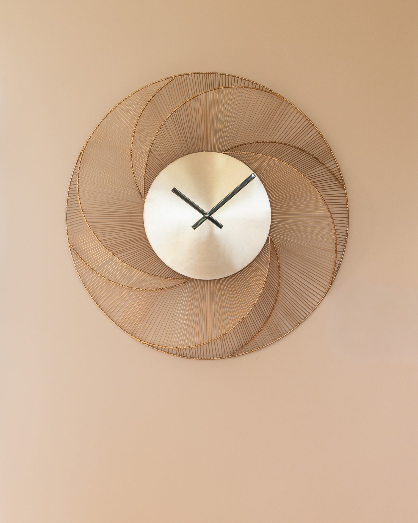 Klokke Denver gull Richmond Interiors Veggur