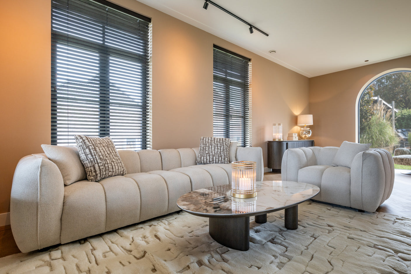Lounge chair Jezebel krem fancy Richmond Interiors Lenestol
