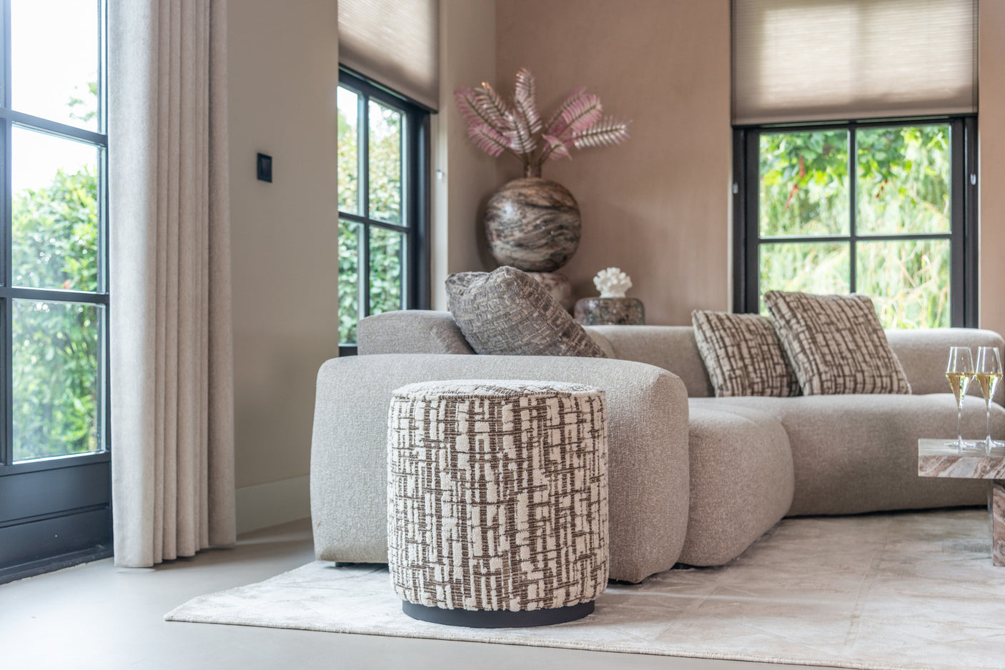 Pouffe & Footstool Lexie brun labyrint 45Ø Richmond Interiors Pall