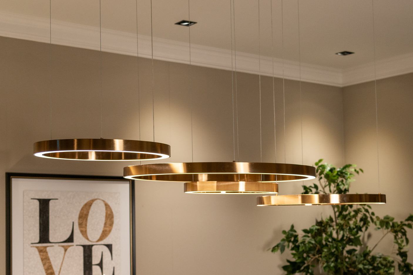 Lysekrone Lilou børstet gull Richmond Interiors Taklampe