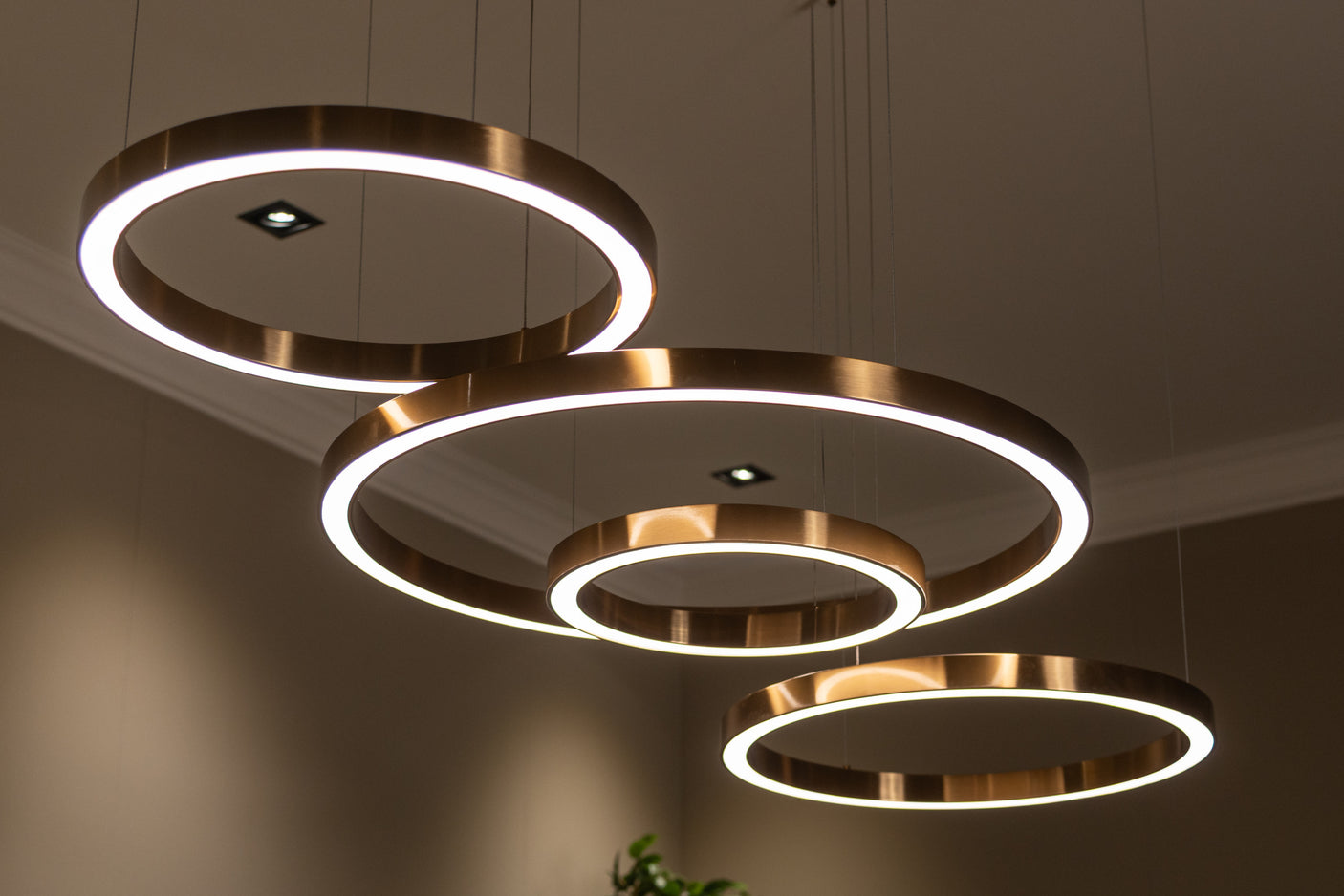 Lysekrone Lilou børstet gull Richmond Interiors Taklampe