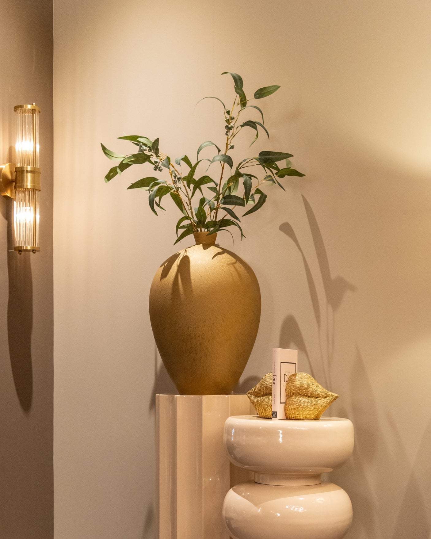 Vegglampe Lyan børstet gull Richmond Interiors Vegglampe