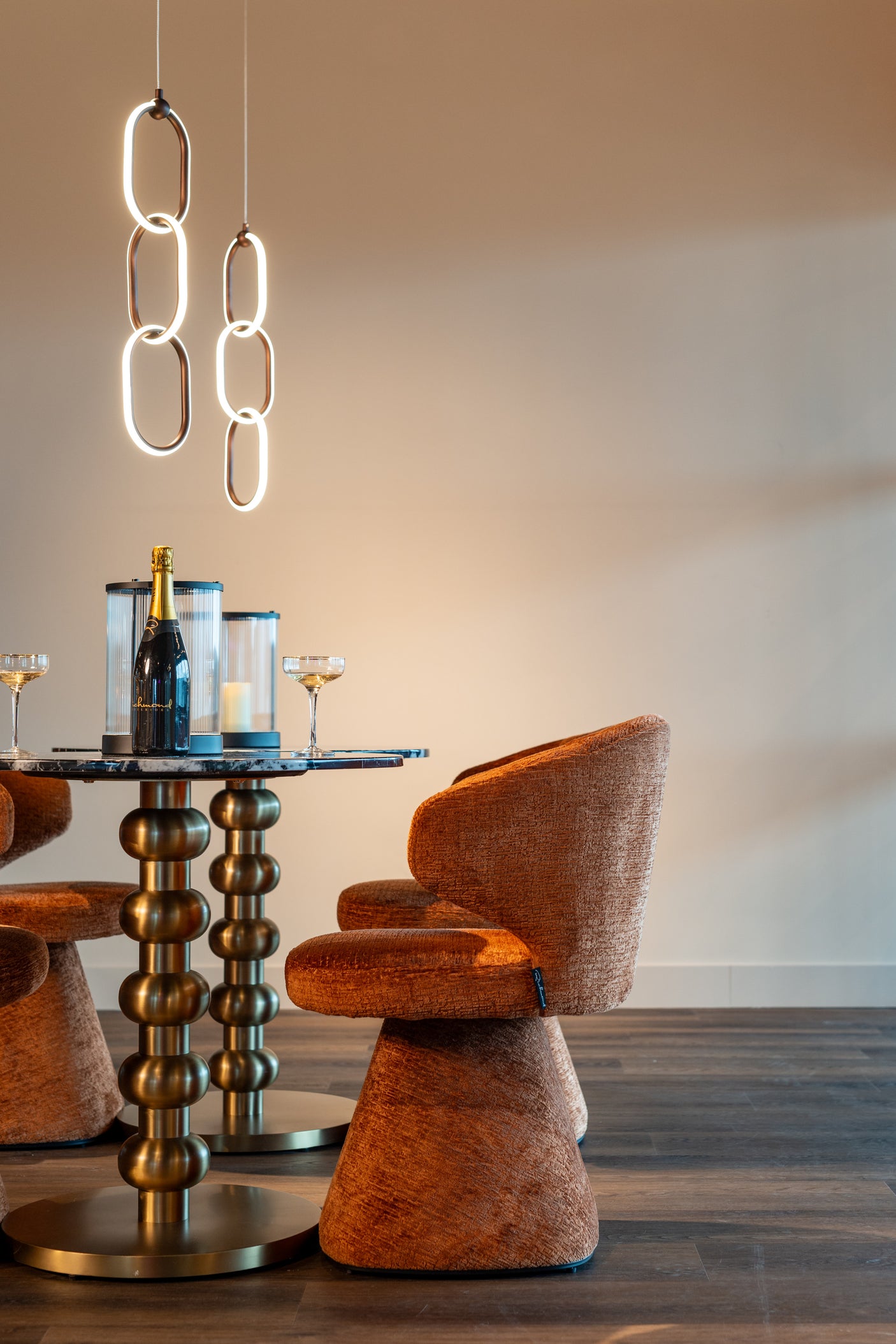 Bistrobord Witlox svart/gull 75Ø Richmond Interiors Bordlampe