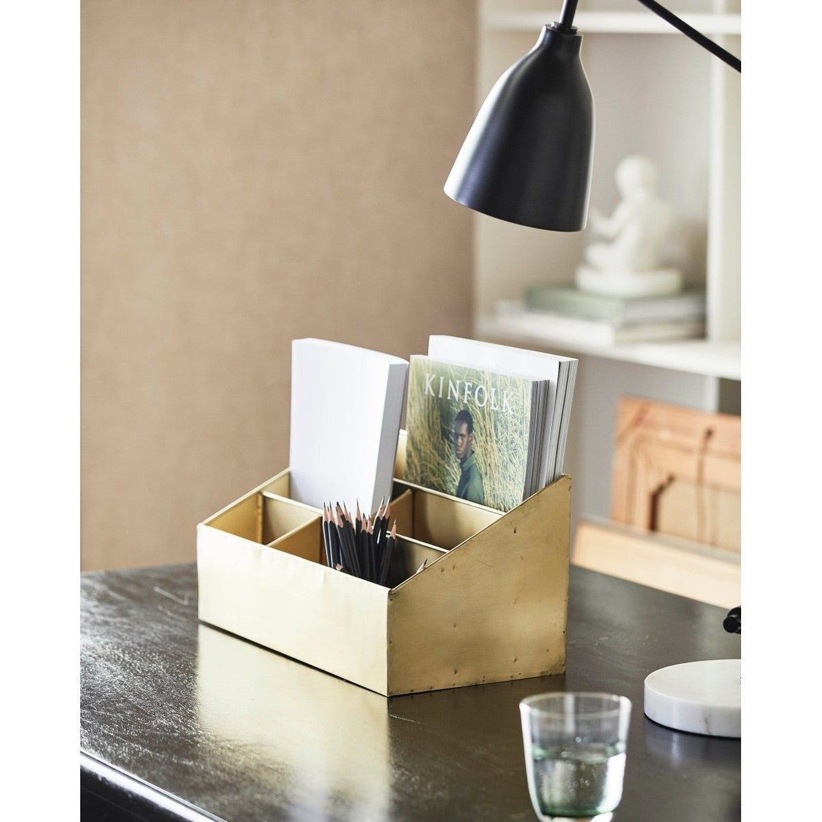 ADASI oppbevaringsbasseng i jern. 40x23 cm - gullfinish Nordal WALL/ DISP