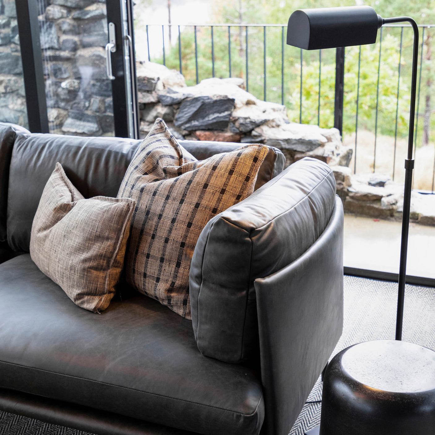 TRAILSIDE BLACK/LINEN Putetrekk Artwood Pute