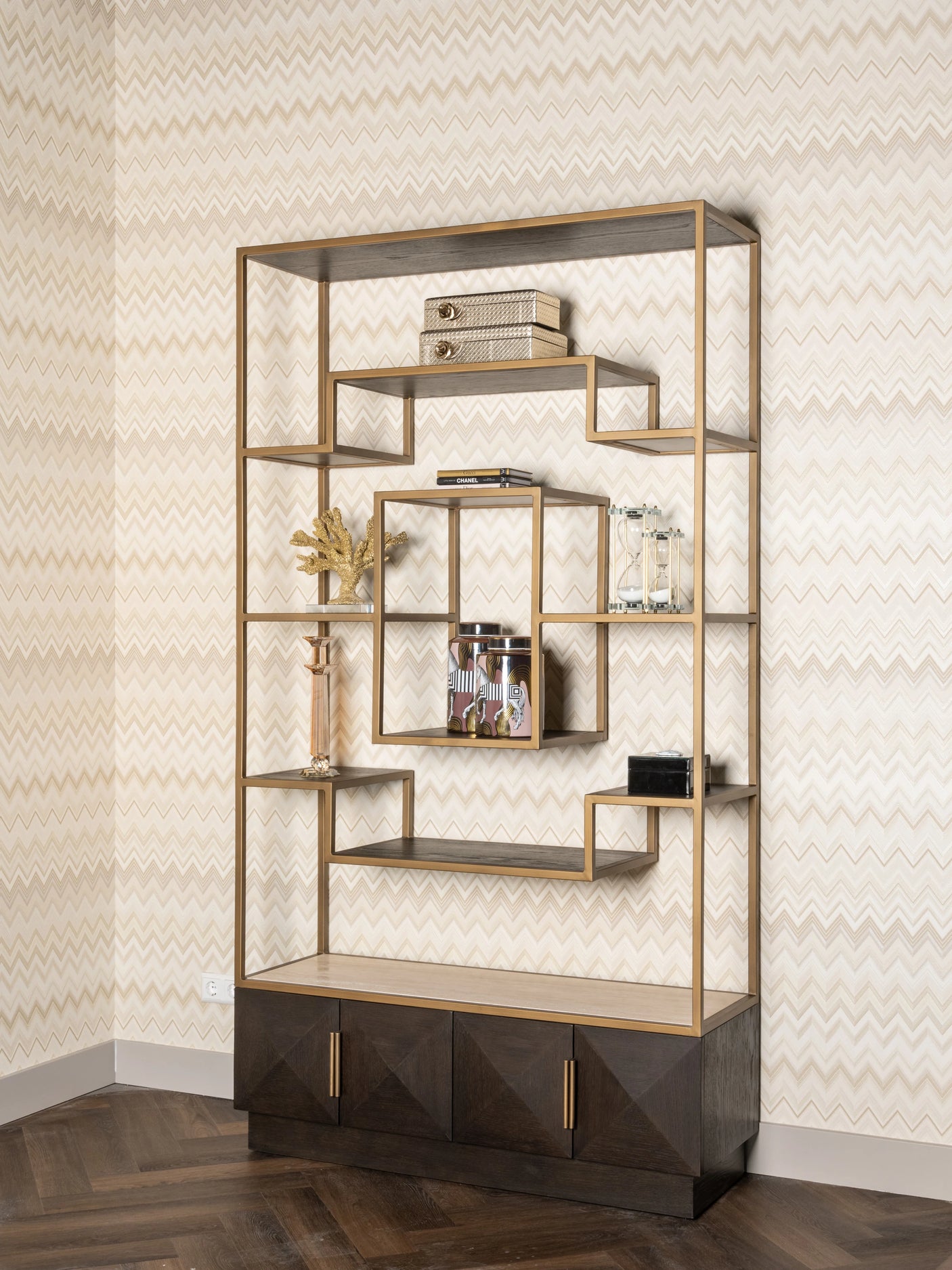 Utstillingsskap Claremont brun Richmond Interiors Vitrineskap