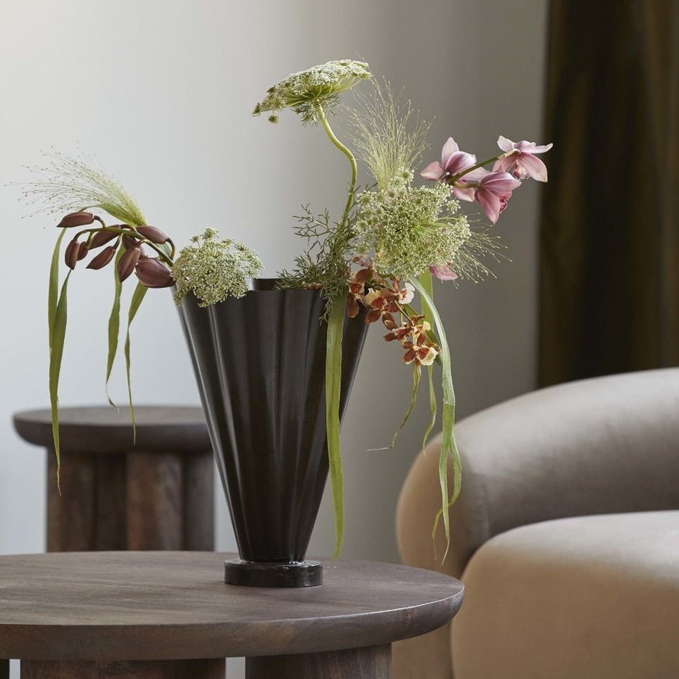 COLL vas av jern, antikk finish - h36 cm - brun Nordal CANDLEHOLD