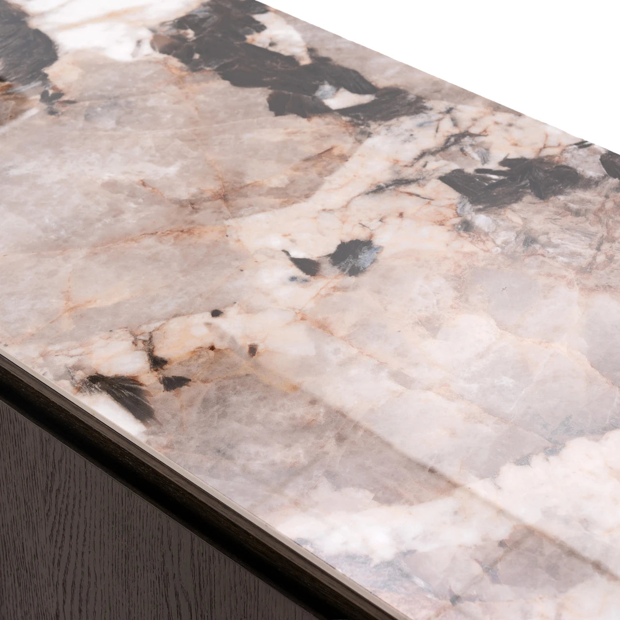 Sideboard Langford brun med 3 dører Richmond Interiors Skjenk
