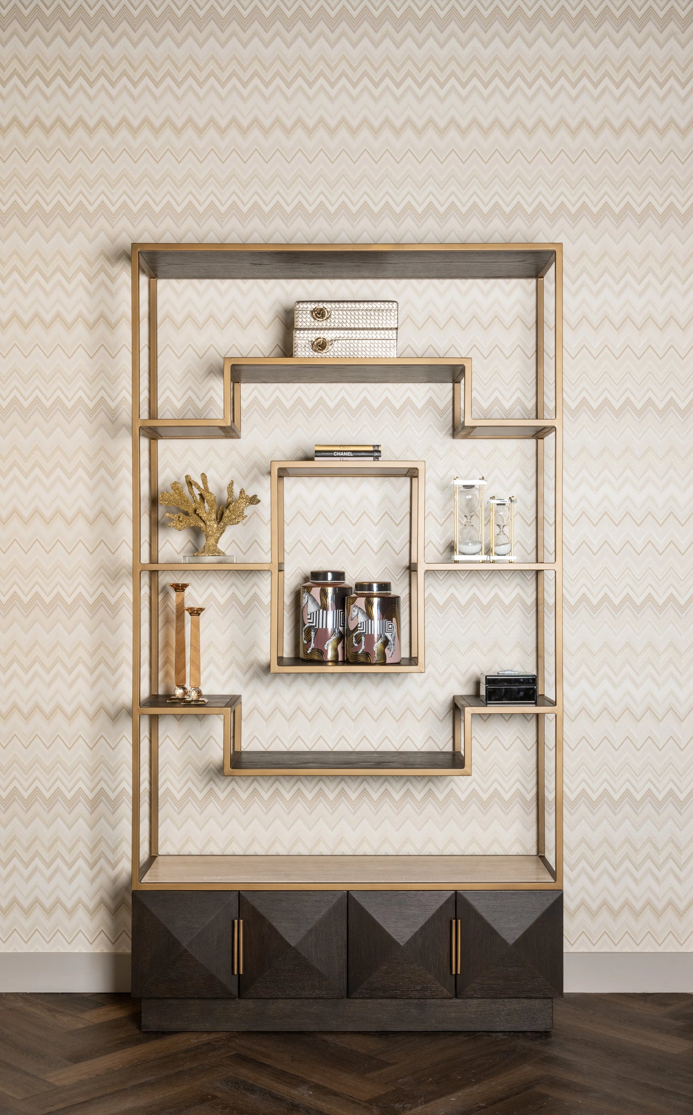 Utstillingsskap Claremont brun Richmond Interiors Vitrineskap