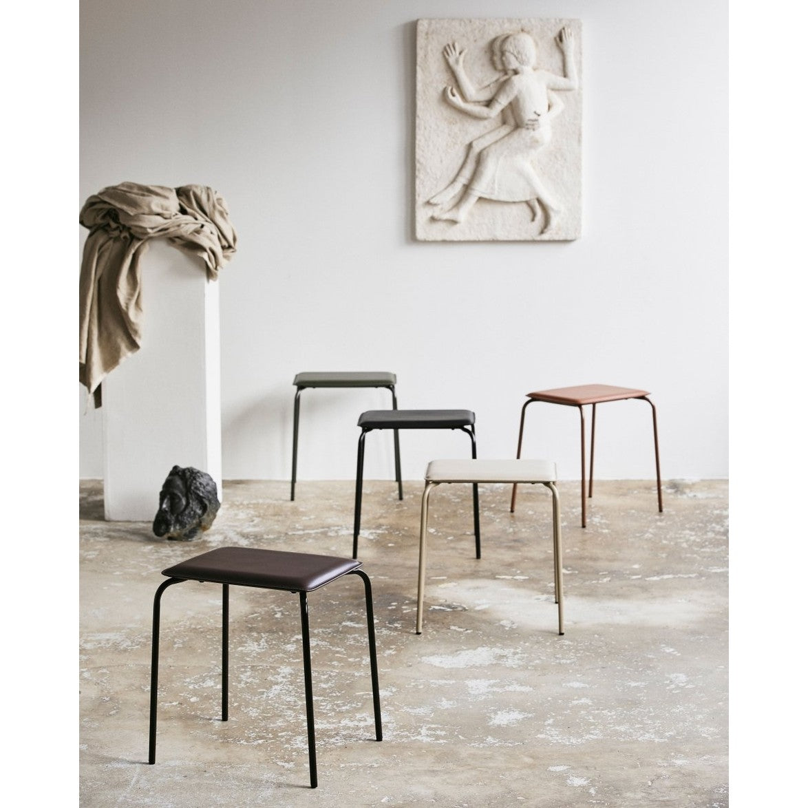 ESA skammel - beige Nordal STOOLS