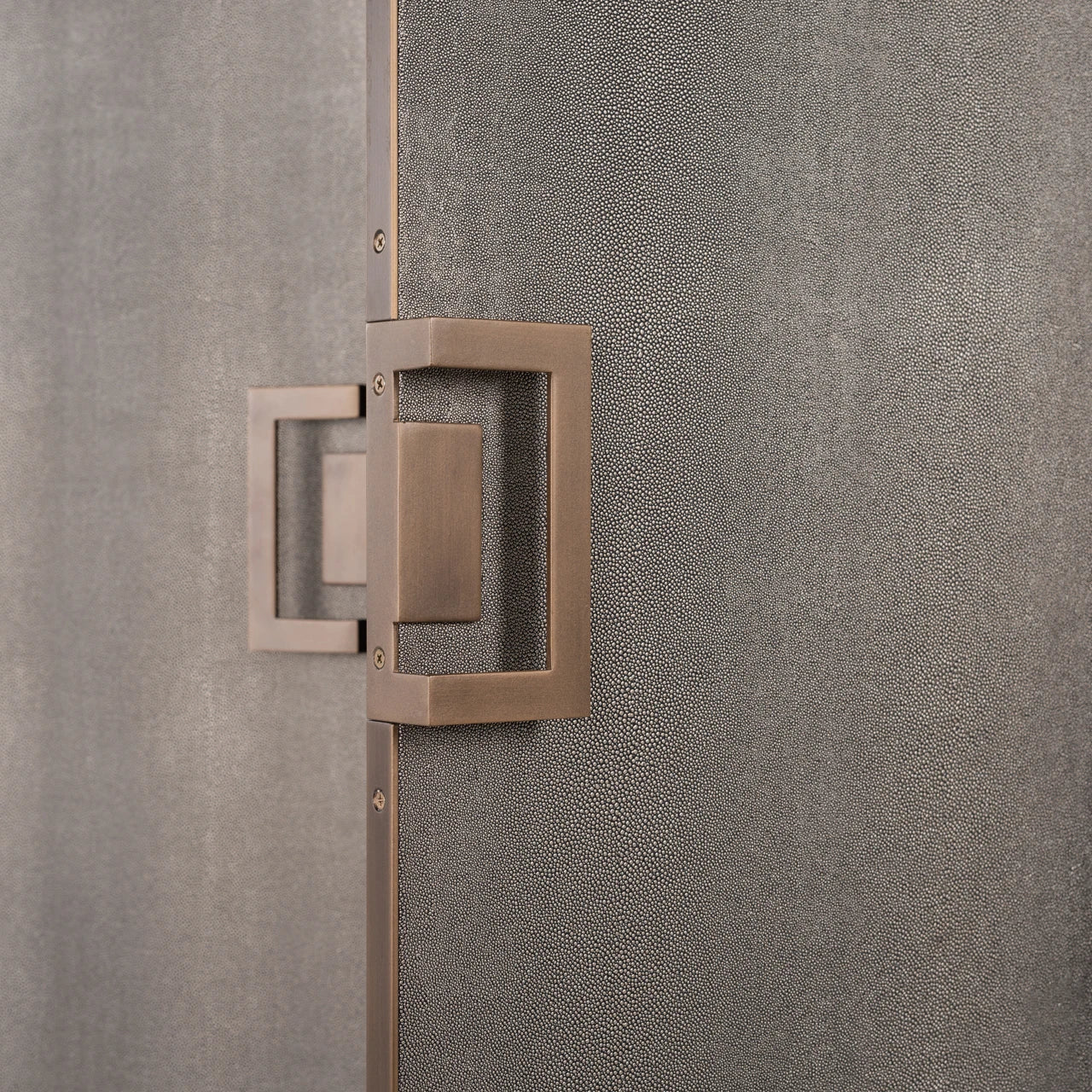 Oppbevaringsskap Bloomville messing shagreen Richmond Interiors Skap