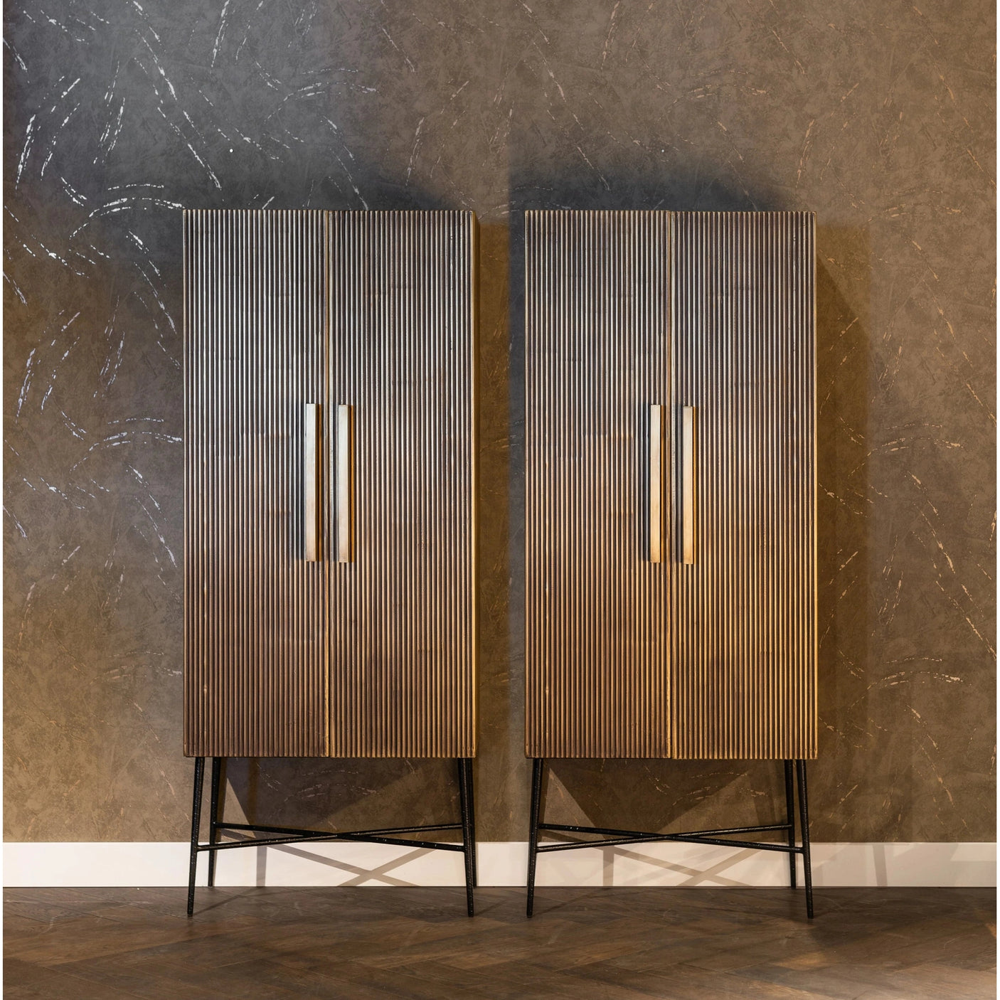 Oppbevaringsskap Ironville gull Richmond Interiors Skap