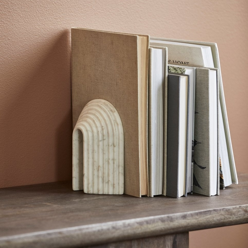 FERRO bokstøtte - hvit marmor Nordal DECO ITEMS