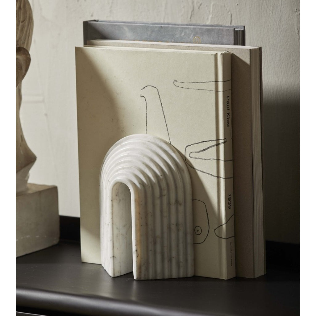 FERRO bokstøtte - hvit marmor Nordal DECO ITEMS