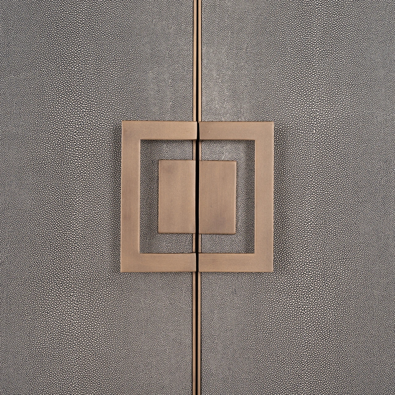 Oppbevaringsskap Bloomville messing shagreen Richmond Interiors Skap