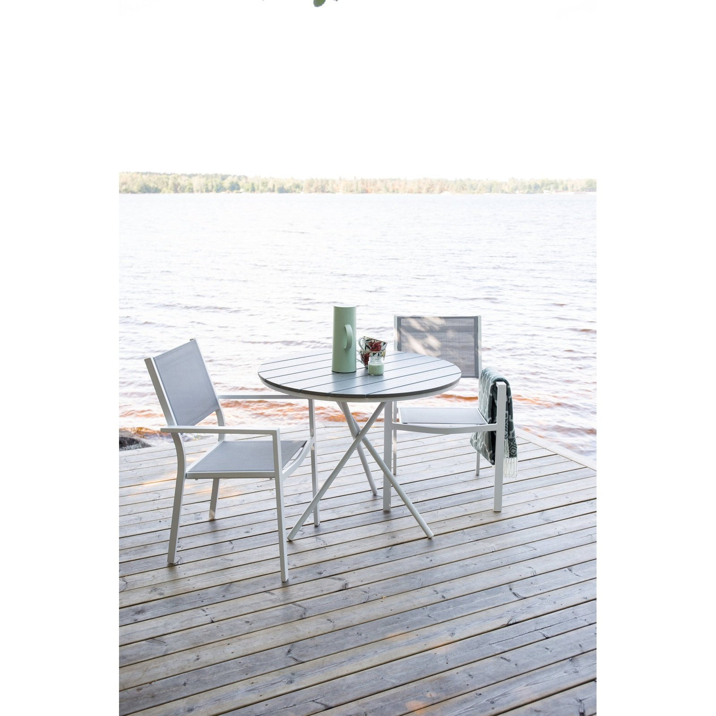 Parma cafébord ø90 + Copacabana Karmstol Venture Design Spisegruppe