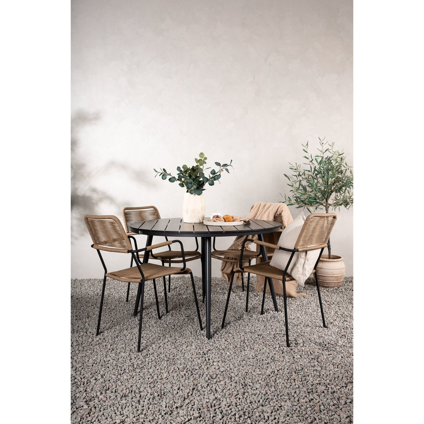 Pause Spisebord Rundt 120ø + Lindos Lenestol Venture Design Spisegruppe