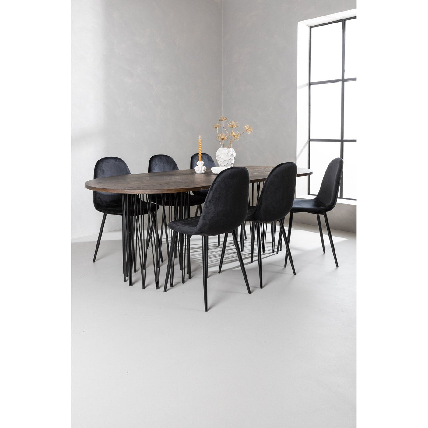 Stone ovalt spisebord + Polar spisestoler Venture Design Spisegruppe