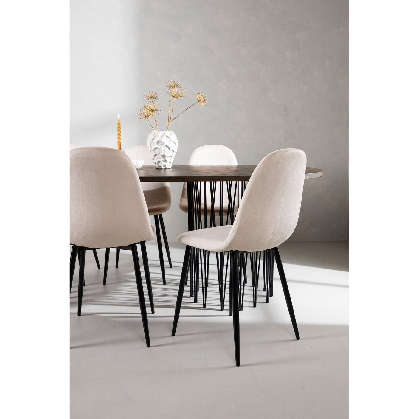 Stone ovalt spisebord + Polar spisestoler Venture Design Spisegruppe