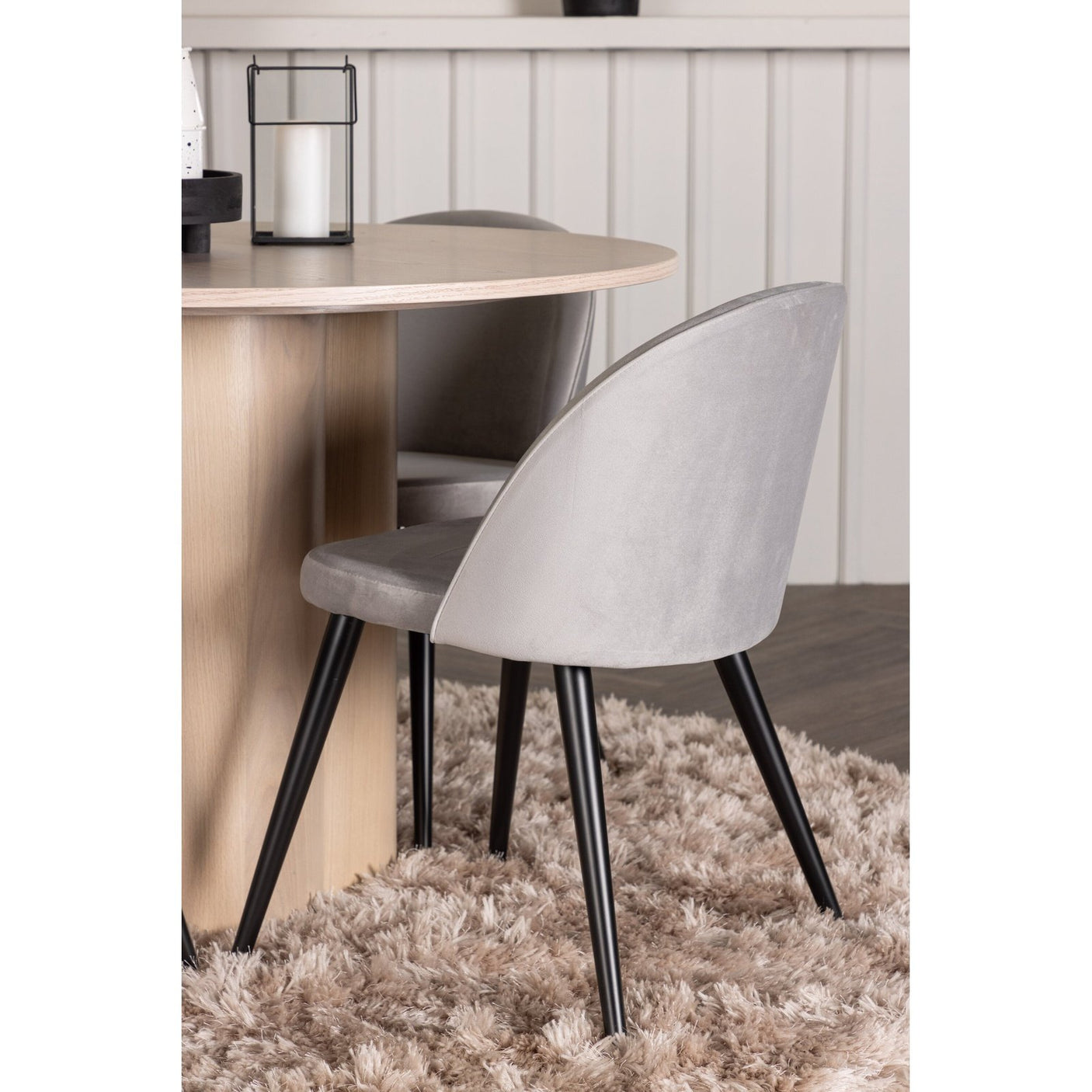 Olivia spisebord+ Velvetspisestoler-Light/ Venture Design Spisegruppe