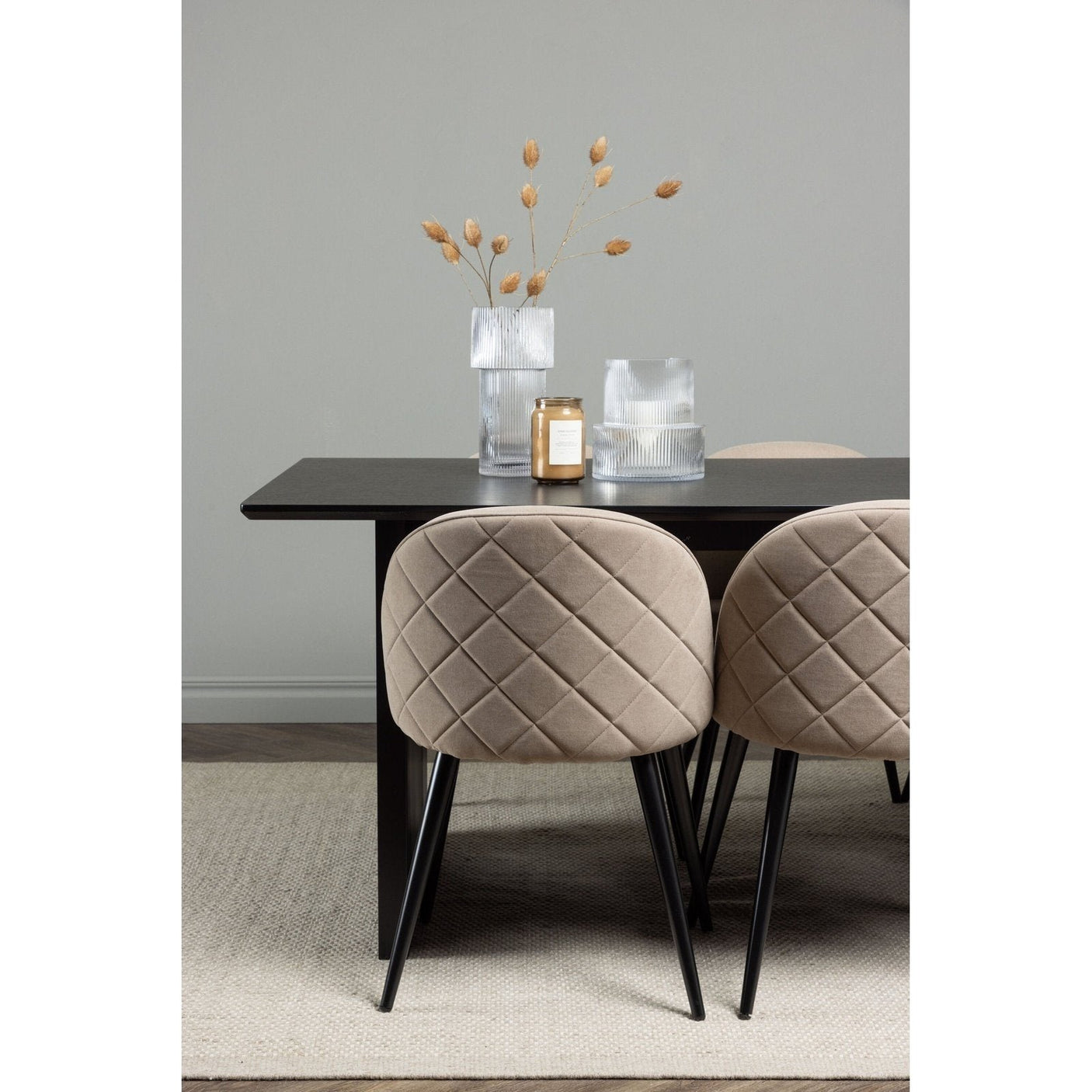 Vail spisebord + Velvet stol Venture Design Spisegruppe
