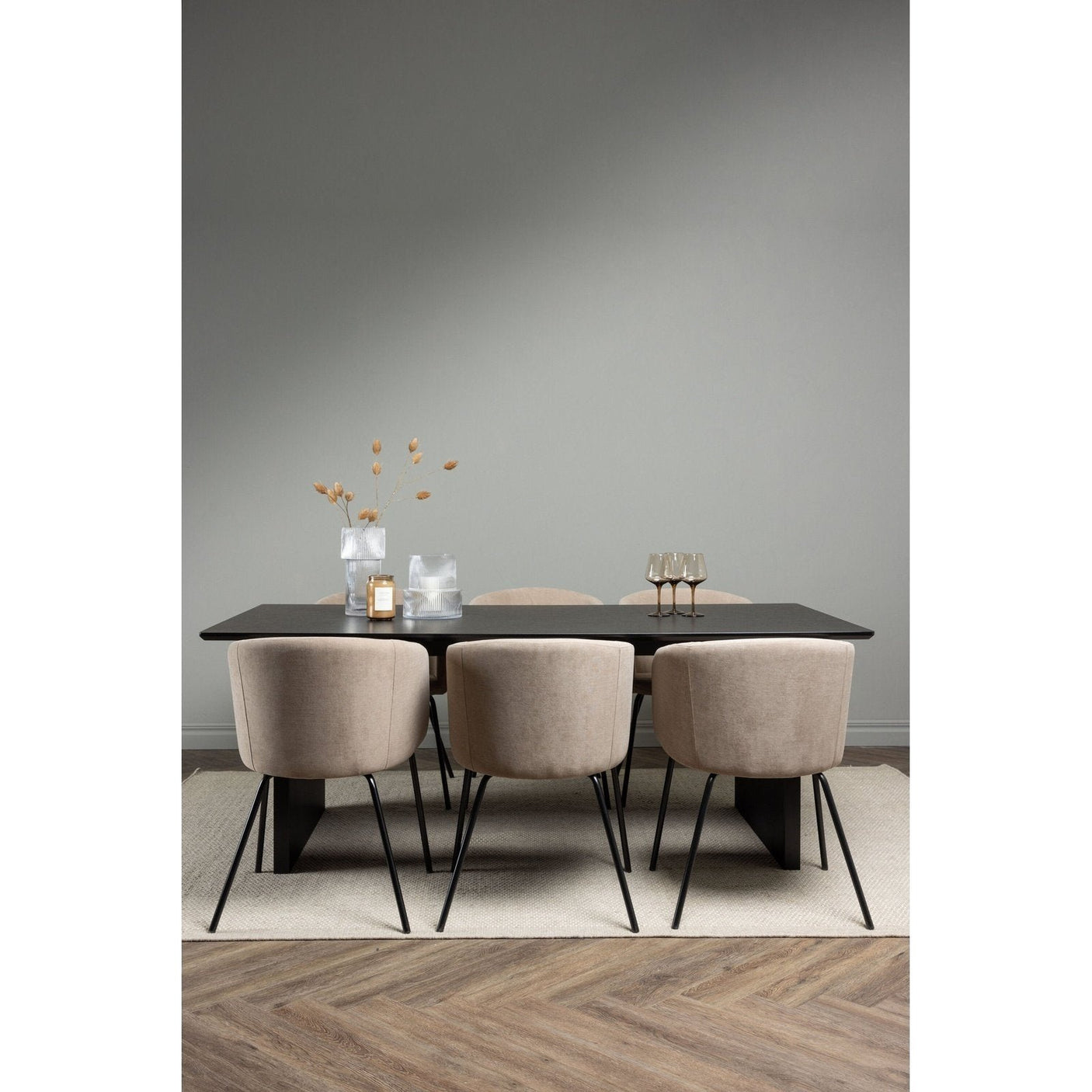 Vail spisebord + Berit stol Venture Design Spisegruppe