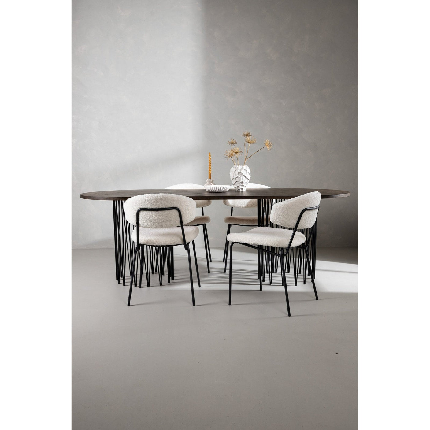 Stone ovalt spisebord + Chico spisestoler Venture Design Spisegruppe