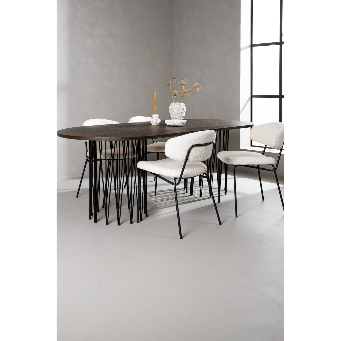 Stone ovalt spisebord + Chico spisestoler Venture Design Spisegruppe