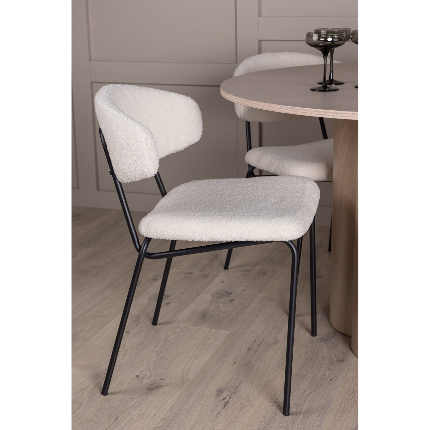 Olivia spisebord+ Chico spisestoler-/ Venture Design Spisegruppe