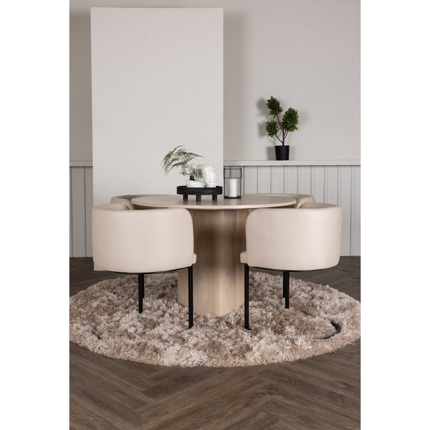 Olivia og Simrishman spisegruppe 4 stoler Venture Design Spisegruppe