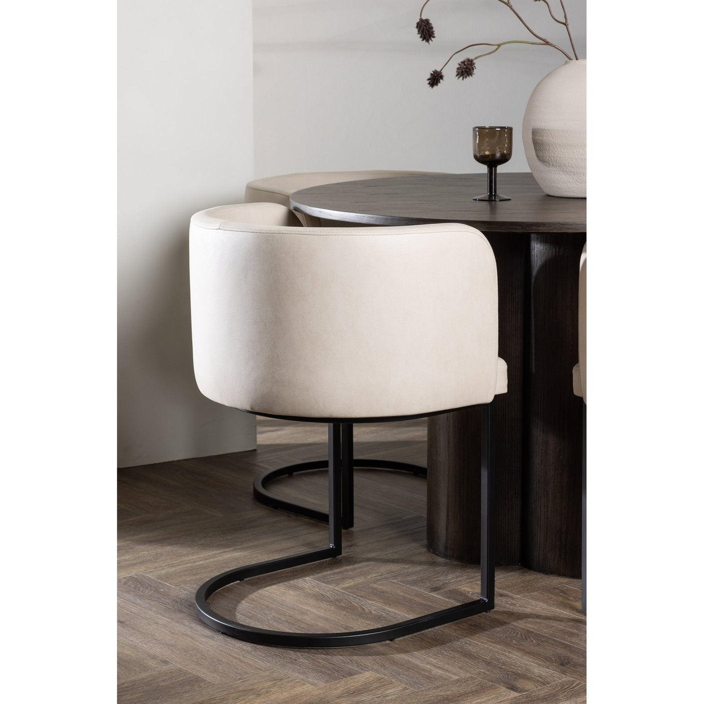 Olivia og Simrishman spisegruppe 4 stoler Venture Design Spisegruppe