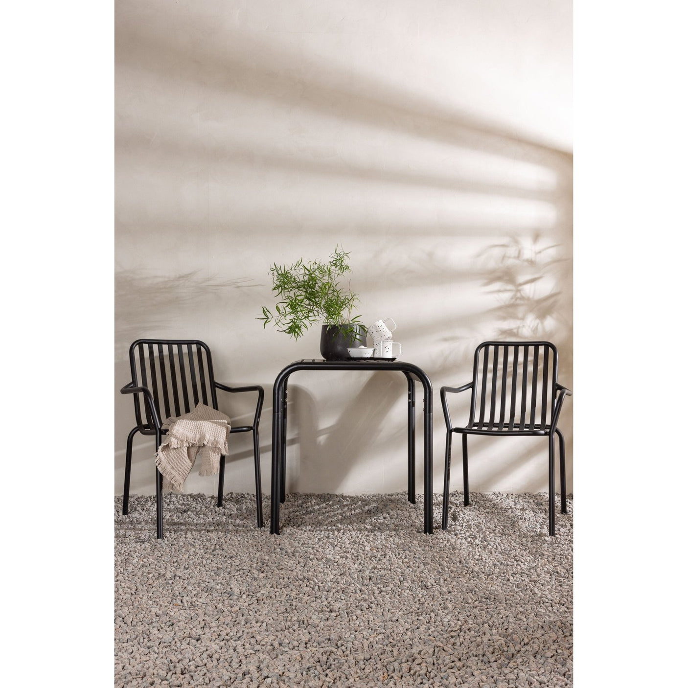 Borneo Cafébord 70*70* + Peking spisestoler Venture Design Spisegruppe