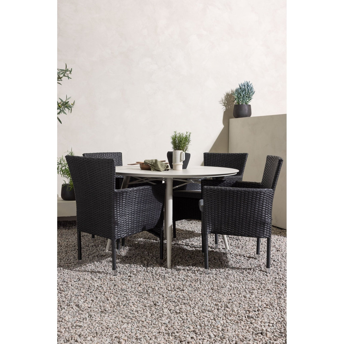Lina spisebord Rundt120 cm + Malina spisestoler Venture Design Spisegruppe