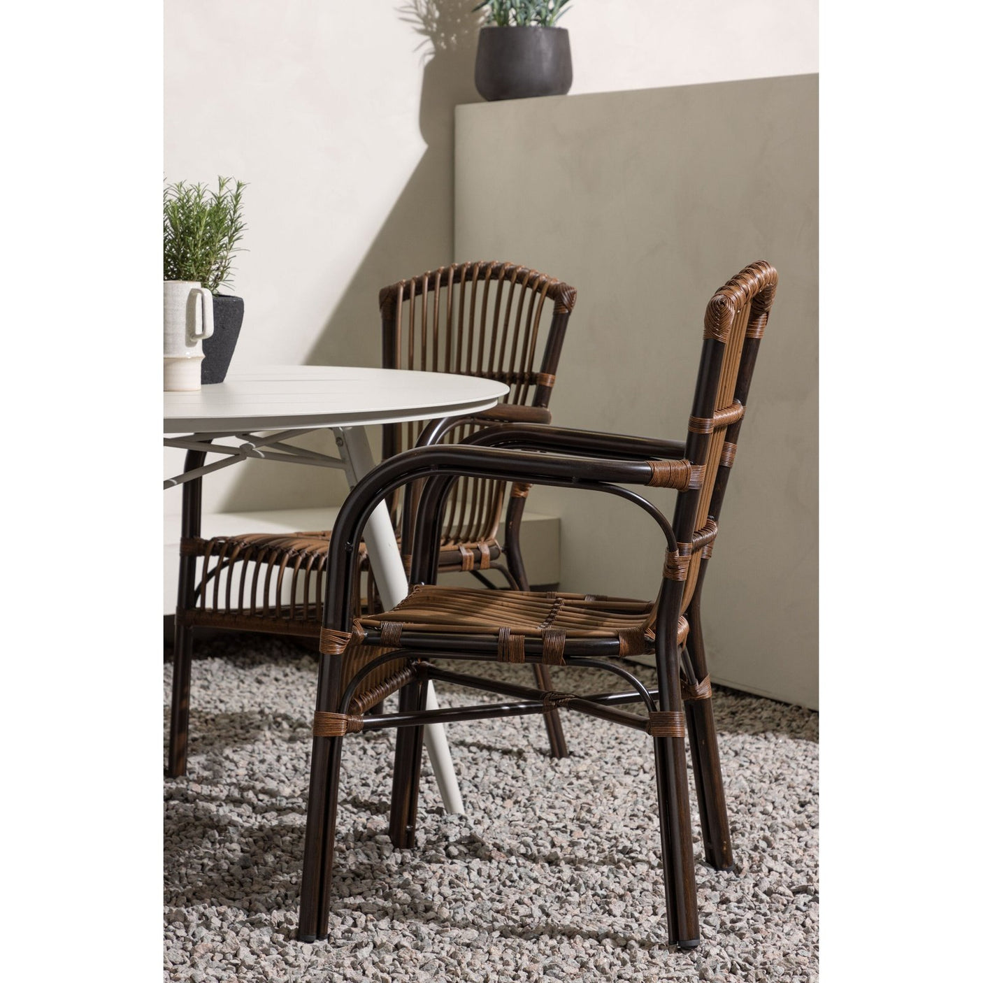 Lina Spisebord Rundt120 cm + Galera spisestoler Venture Design Spisegruppe