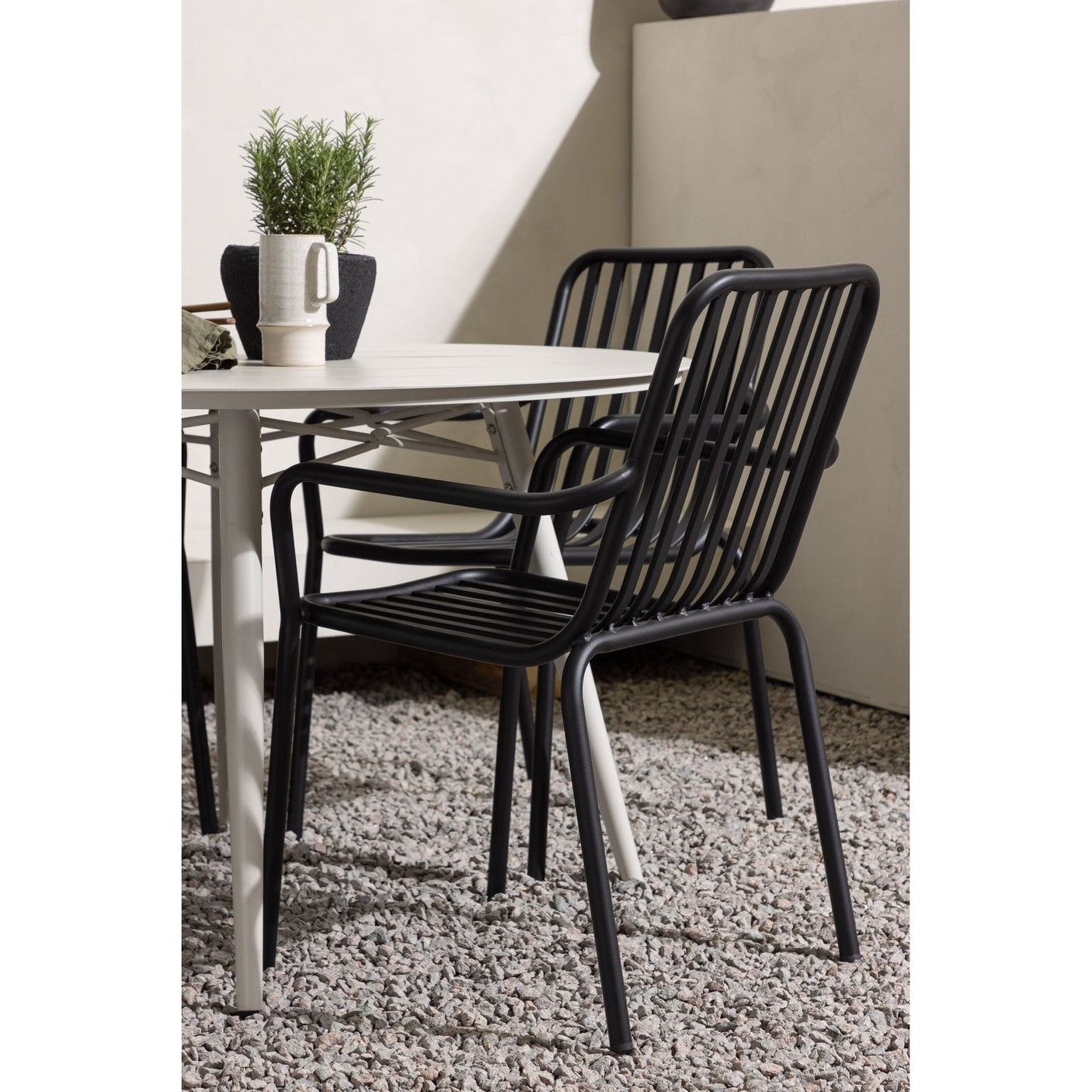 Lina Spisebord Rundt120 cm + Peking spisestoler Venture Design Spisegruppe